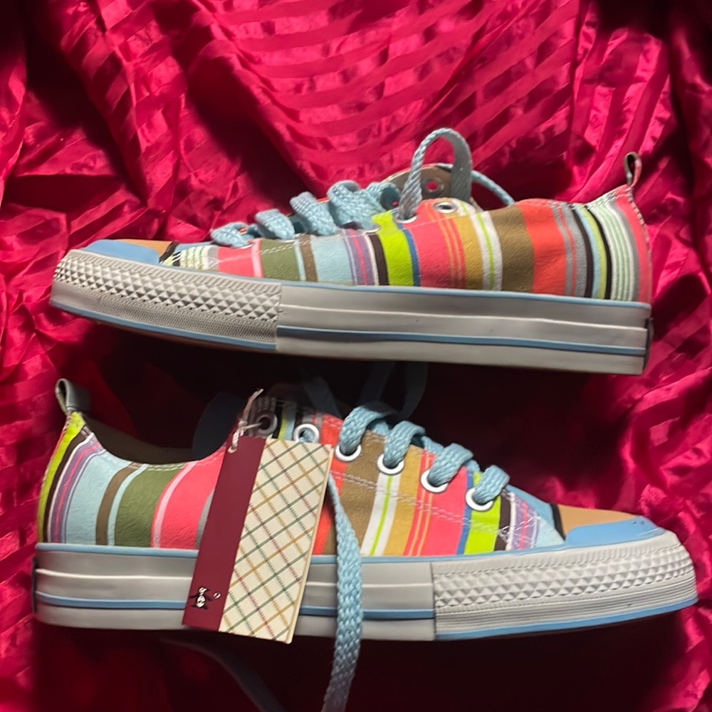 Women’s canvas striped sneaker